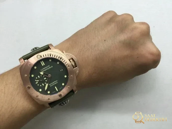 Обзор реплики часов IWC Pilot — вид спереди и дизайн корпуса