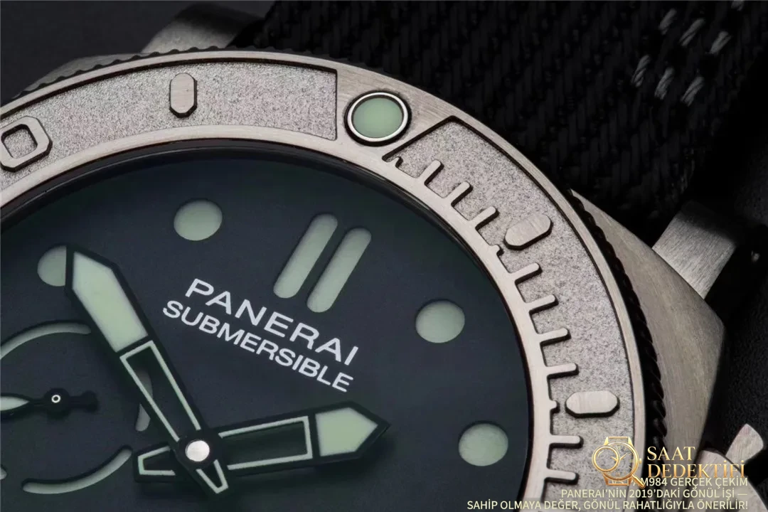 2019VS Factory Yeni Panerai PAM00984 Submersible Serisi 47 mm Replika Saat İncelemesi - Arka Kapak ve Mekanizma Detayı