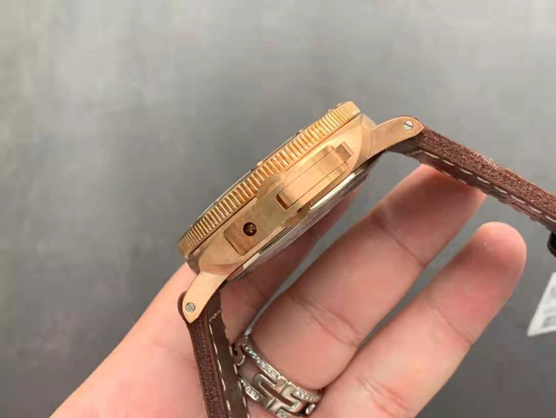 2020'nin En Çok Satan On Panerai Replika Saati — 81. fotoğraf