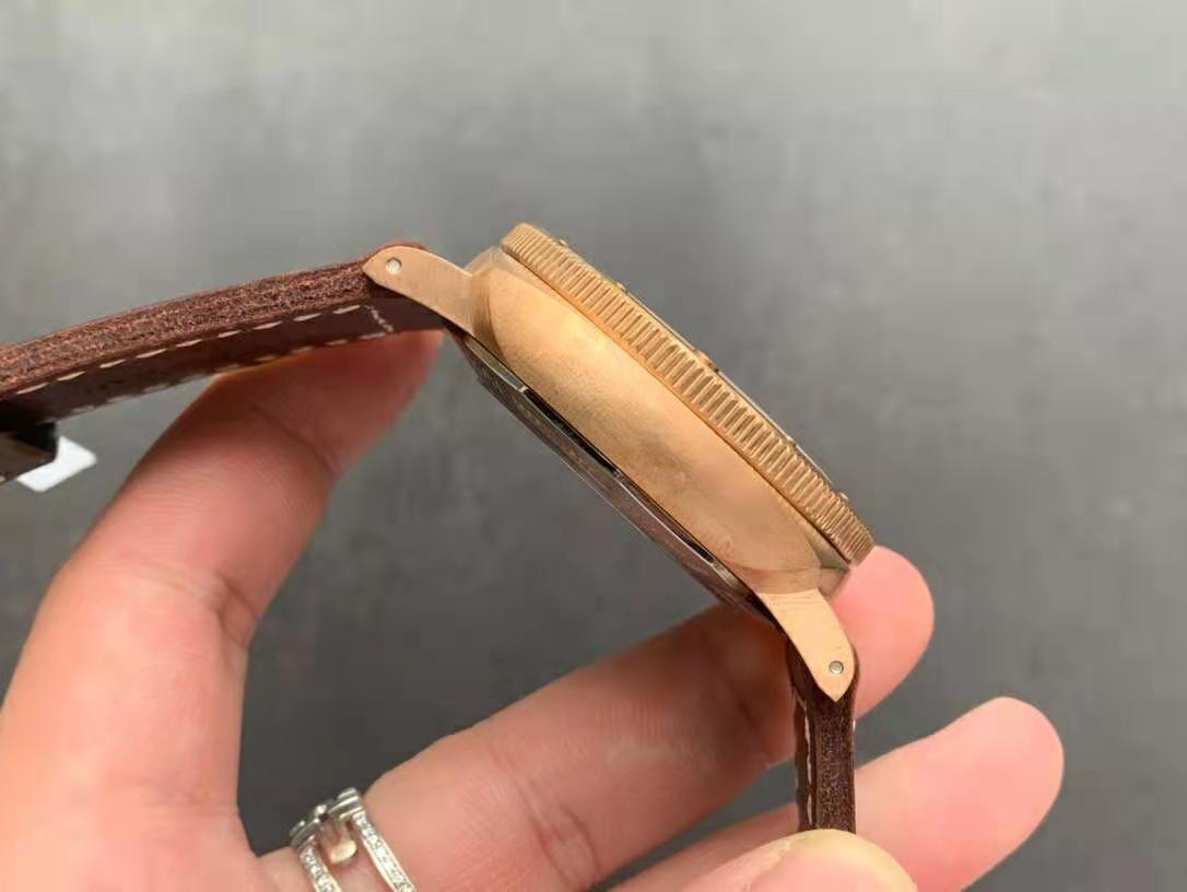 2020'nin En Çok Satan On Panerai Replika Saati — 82. fotoğraf