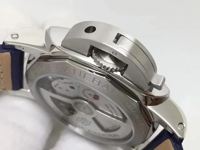 2020'nin En Çok Satan On Panerai Replika Saati — 98. fotoğraf