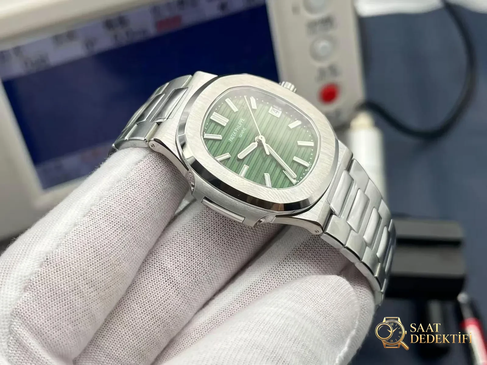 2025 saat dünyasının en büyük çıkışı! WY-3K Factory Patek Philippe 5711 Nautilus Tiffany iş birliği limitli üretim modeli tanıtıldı - Bezel İçi Rehaut Gravürü ve Hizalaması