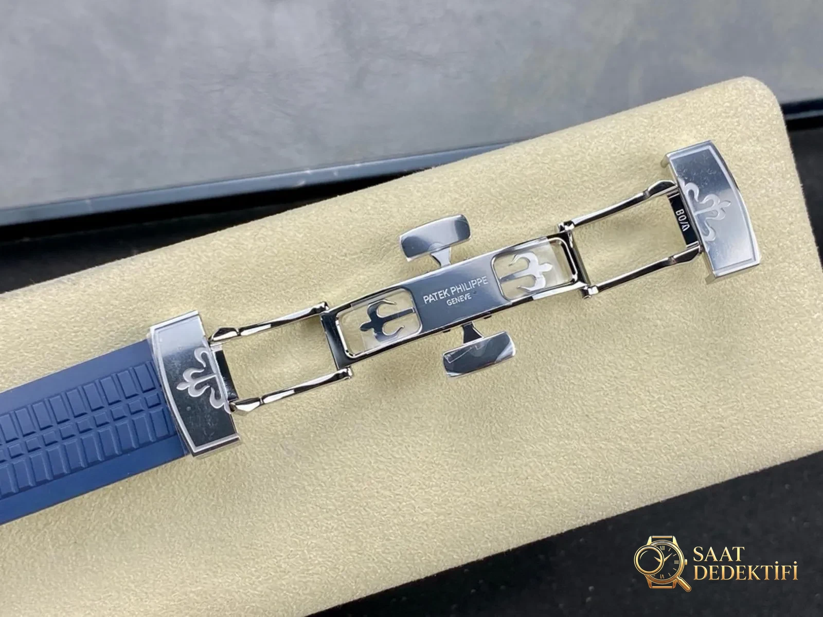 3K Factory Patek Philippe 5168 Blue Aquanaut 330 Movement - Wrist Position and Case Proportion