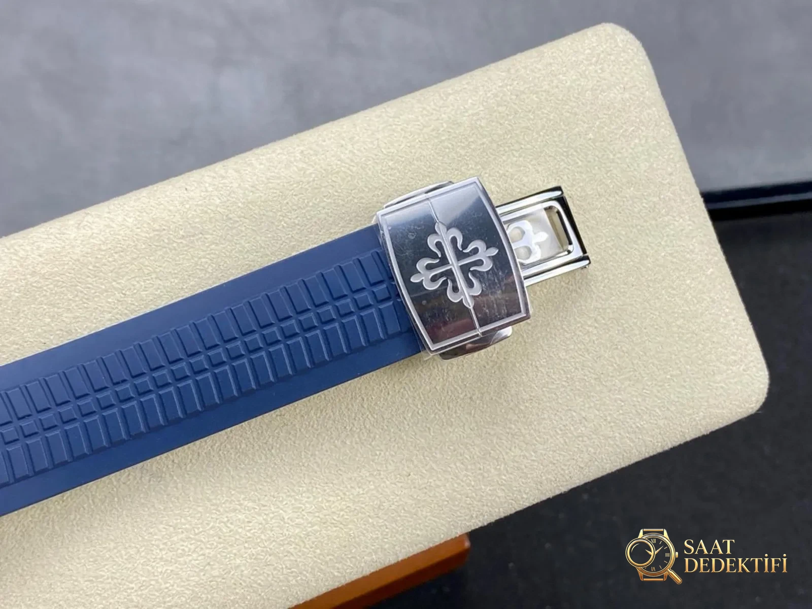3K Factory Patek Philippe 5168 Blue Aquanaut 330 Movement - Phosphor and Super-LumiNova Night View