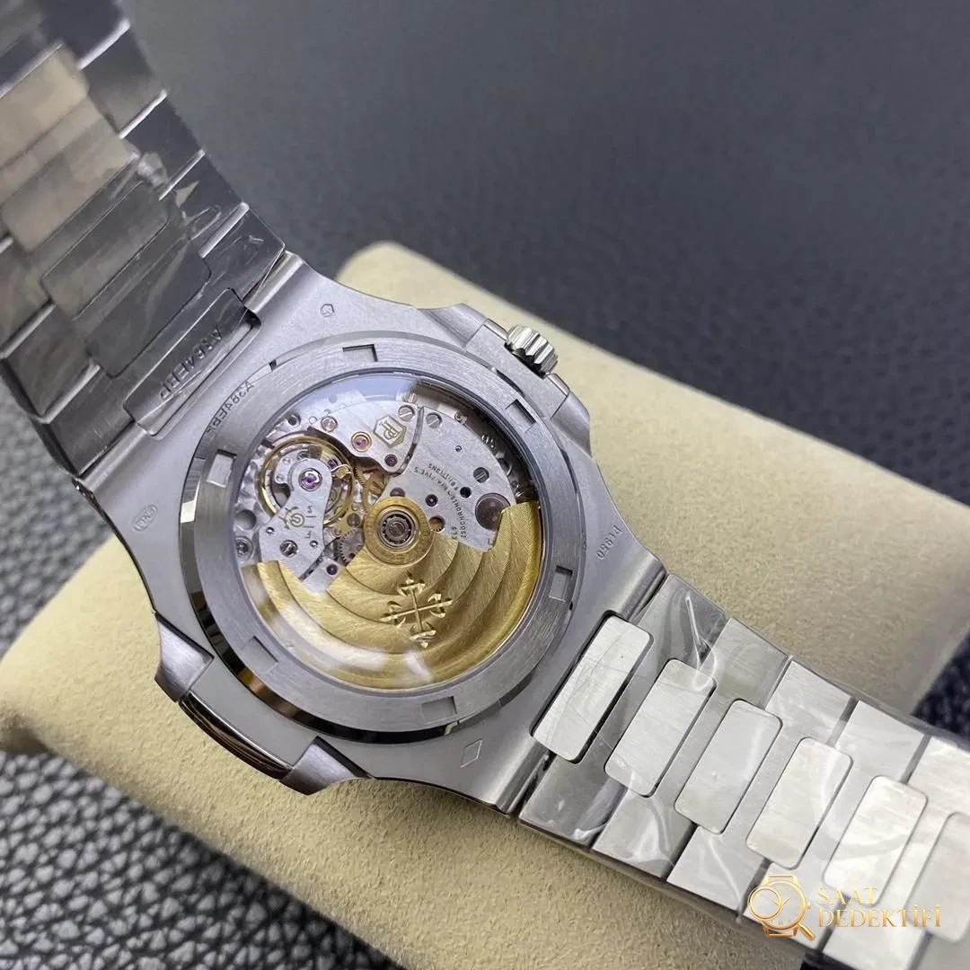 3K Factory Patek Philippe 5711/1p Nautilus 40. Yıl Sınırlı Sayıda Anma Saati - Fosfor ve Super-LumiNova Gece Görünümü