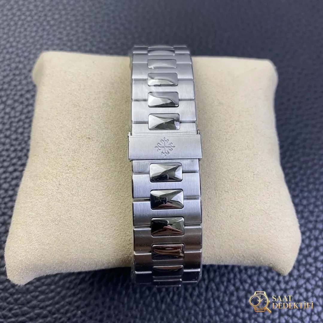 3K Factory Patek Philippe 5711/1p Nautilus 40. Yıl Sınırlı Sayıda Anma Saati - Yan Profil ve Kordon Bağlantısı