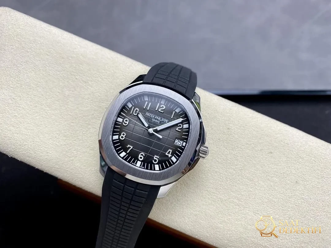 Granada 3K Factory Patek Philippe Aquanaut 5167 renovada con acabado lume blanco: ¿cómo es la nueva hebilla? - Detalle de contraportada y mecanismo
