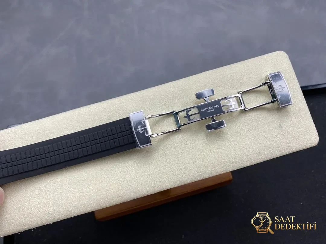 Granada 3K Factory Patek Philippe Aquanaut 5167 renovada con acabado lume blanco: ¿cómo es la nueva hebilla? - Posición de la muñeca y proporción de la caja