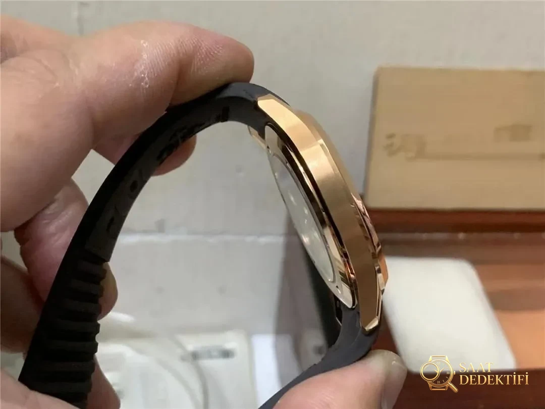 3K Factory Patek Philippe Aquanaut serie 5167r granata in oro rosa con aggiornamento del movimento 330 e nuova chiusura - Copertina posteriore e dettagli del movimento