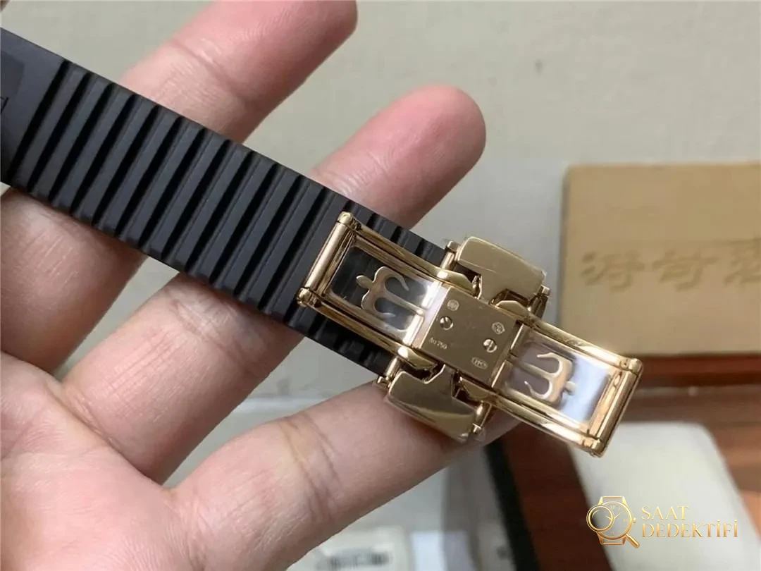 Granata in oro rosa 3K Factory Patek Philippe Aquanaut serie 5167r con aggiornamento del movimento 330 e nuova fibbia - Molla principale del movimento e dettaglio del bilanciamento