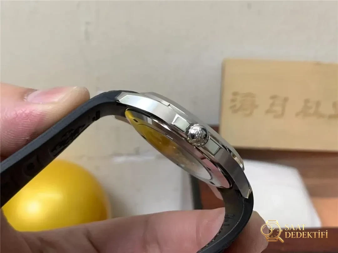 3K Factory Patek Philippe El Bombası 5167 V3 versiyonundaki 330 mekanizması, eski modele göre hangi noktalarda geliştirildi? - Arka Kapak ve Mekanizma Detayı