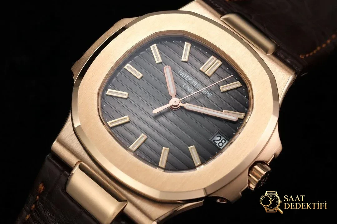 Karşılaştırmalı inceleme: 3K Factory PP Patek Philippe Sportif Zarafet serisi 5711/1A 010 kol saati - Genel Açı ve Estetik Duruş
