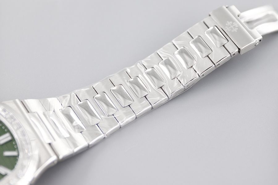 3K Factory Patek Philippe Nautilus Haute Grise 5713G Elmas Taşlı 2021 Model Saat İncelemesi — 6. fotoğraf