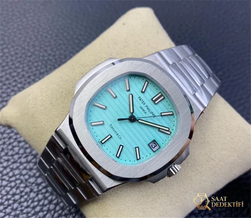 3K Factory Patek Philippe Nautilus Tiffany Blue Saat İncelemesi - Arka Kapak ve Mekanizma Detayı