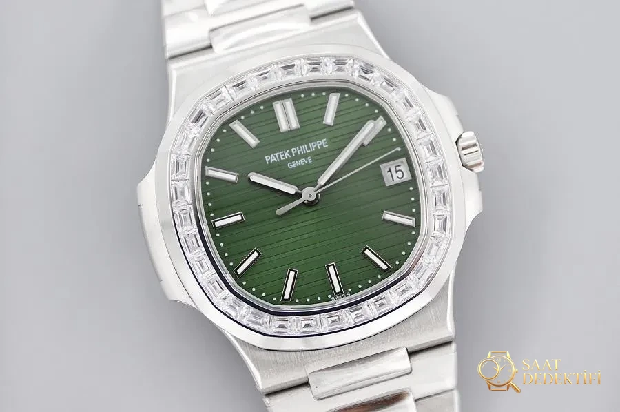 Наручные часы 3K Factory Patek Philippe Nautilus Olive Green T Baguette Diamond, модель 2021 года — деталь циферблата и качество изготовления безеля