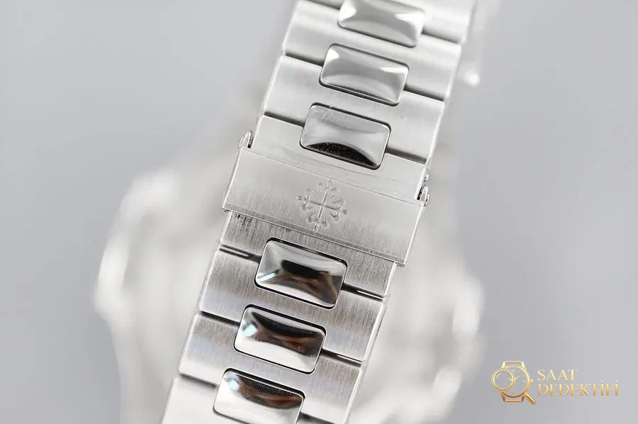 Наручные часы 3K Factory Patek Philippe Nautilus Olive Green T Baguette Diamond 2021, модель с фосфором и люминесцентным покрытием Super-LumiNova Night View