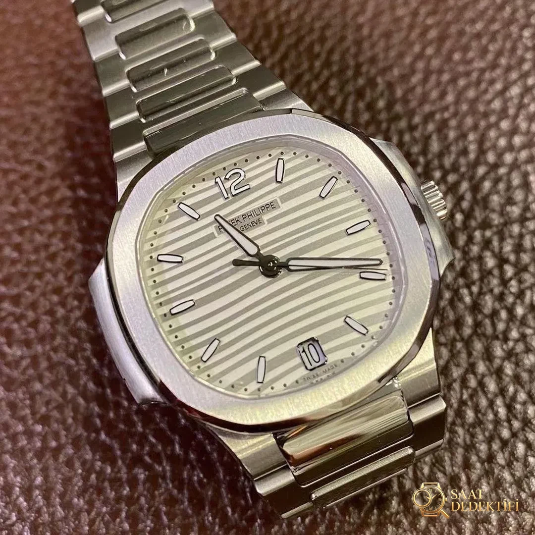 Is the 3K Factory Patek Philippe PP7118 women's Nautilus model obvious as a replica at first glance? - Case Profile and Crown Examination