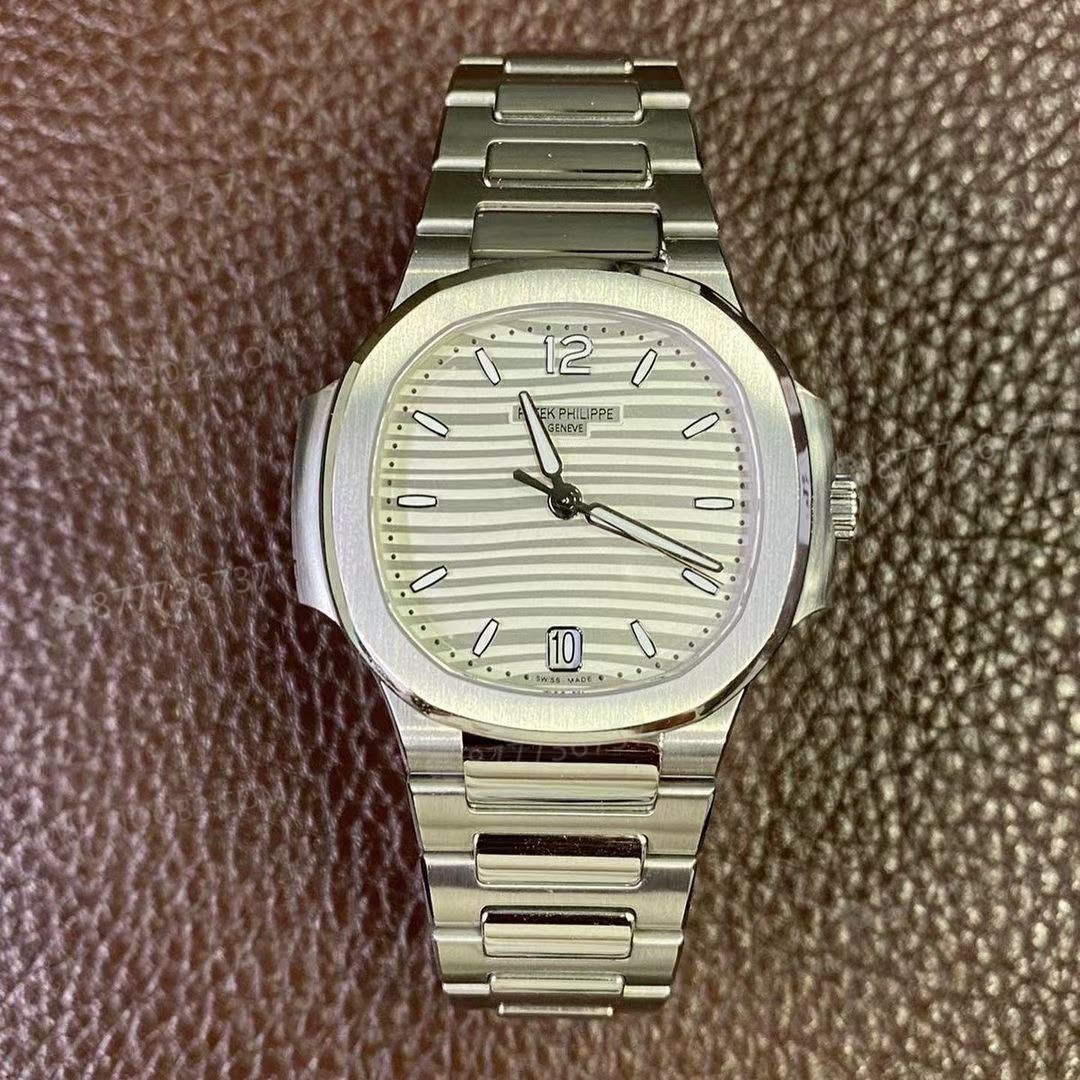 3K Factory Patek Philippe PP7118 kadın Nautilus modeli ilk bakışta replika belli oluyor mu? — 4. fotoğraf