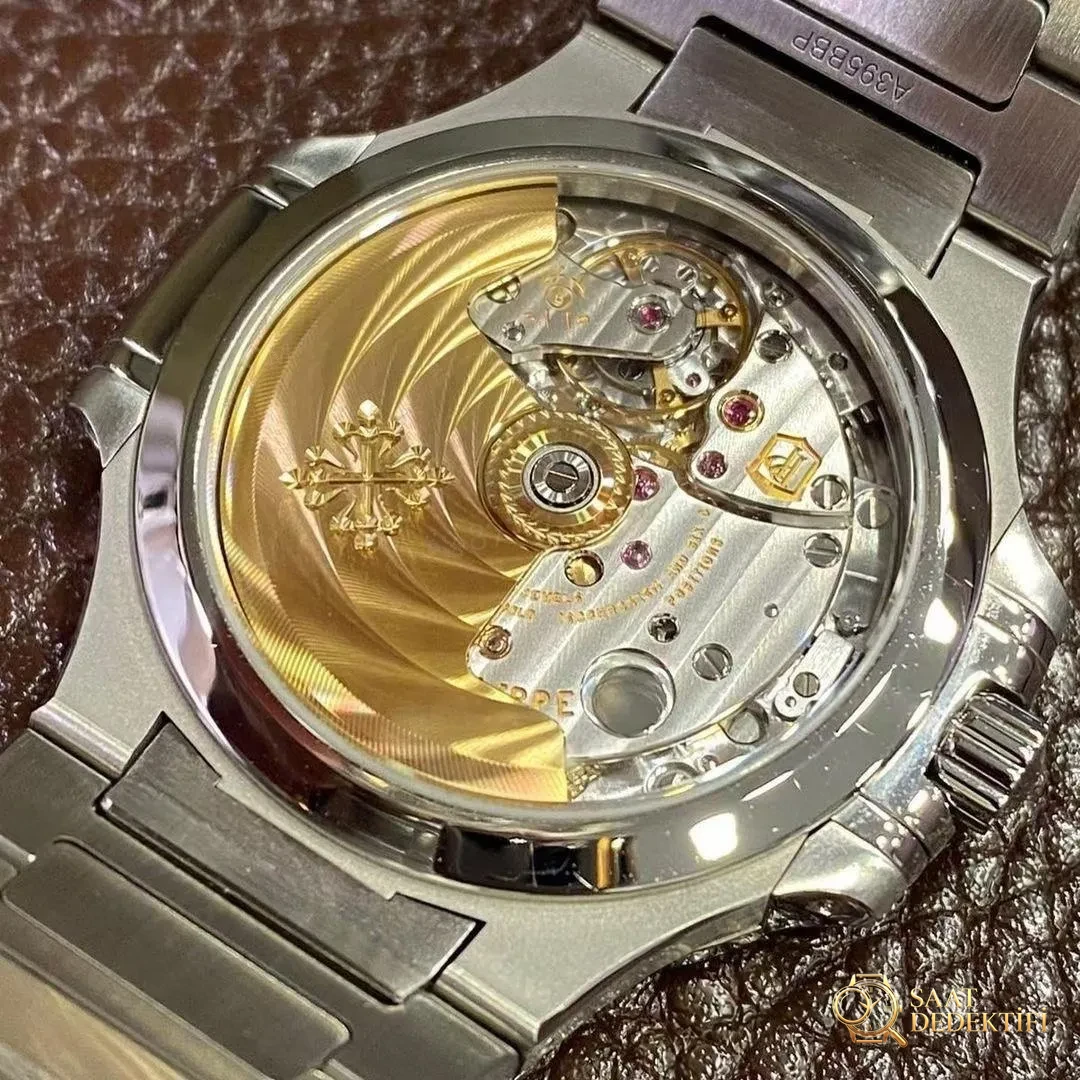 Is the 3K Factory Patek Philippe PP7118 women's Nautilus model obvious as a replica at first glance? - Mechanism Mainspring and Balance Detail