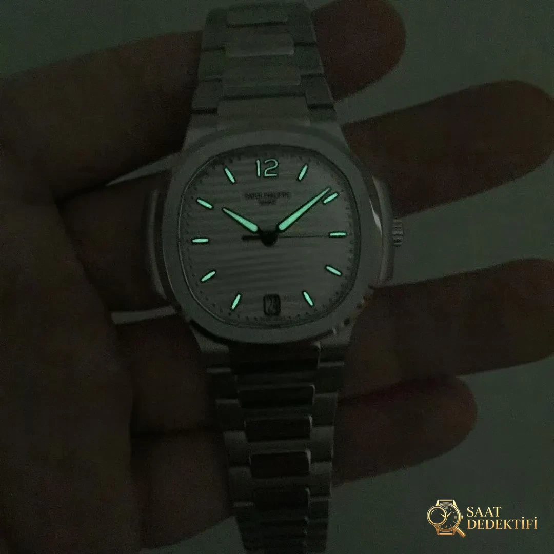 Is the 3K Factory Patek Philippe PP7118 women's Nautilus model obvious as a replica at first glance? - Side Profile and Cord Connection
