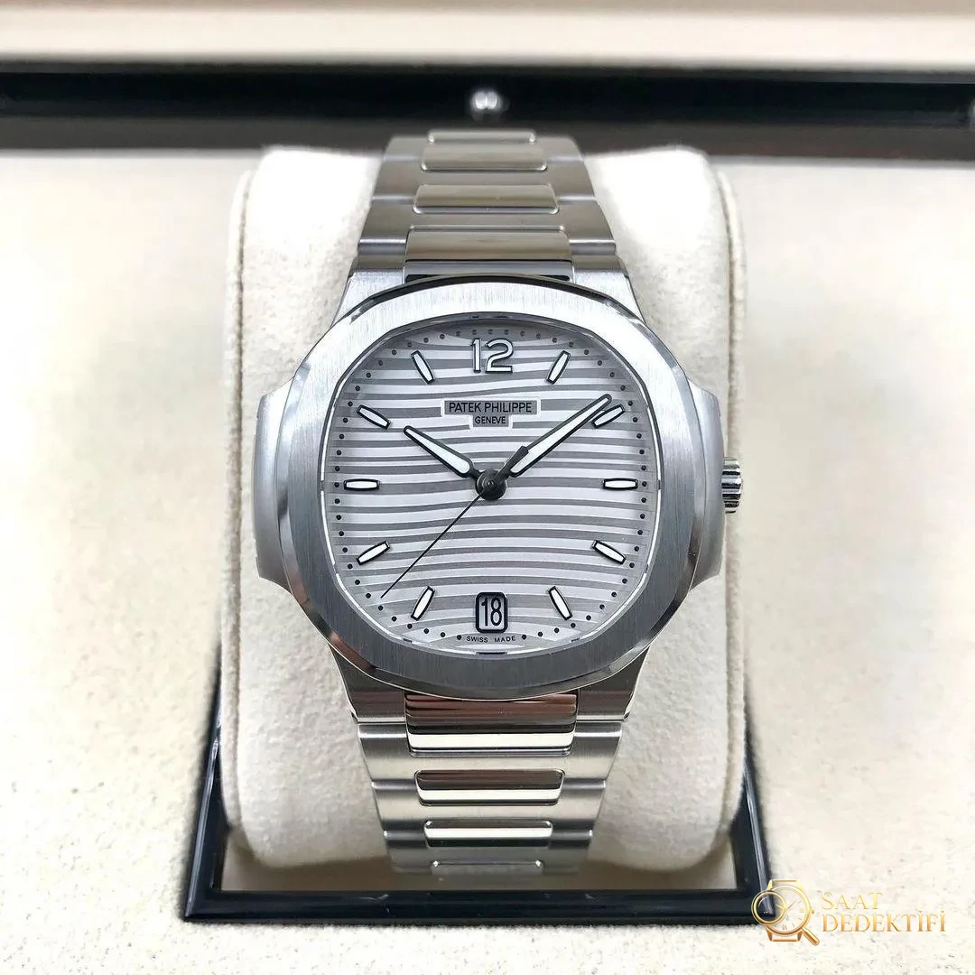 Is the 3K Factory Patek Philippe PP7118 women's Nautilus model obvious as a replica at first glance? - Cord Texture and Stitching Details