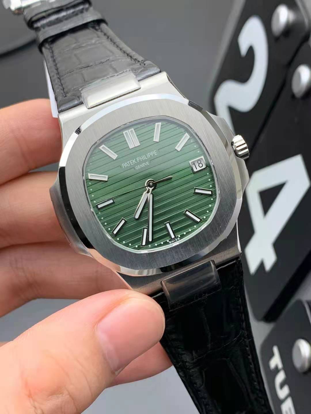 Replika Patek Philippe Nautilus Yeşil 5711