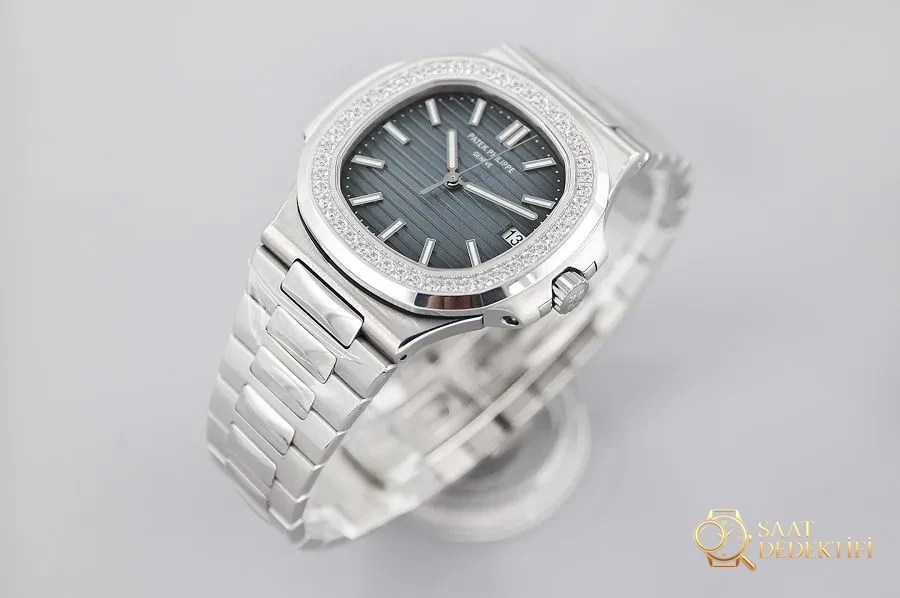 3K Factory Patek Philippe Nautilus Haute Grise 5713G Elmas Taşlı 2021 Model Saat İncelemesi - Bilekte Duruş ve Kasa Orantısı