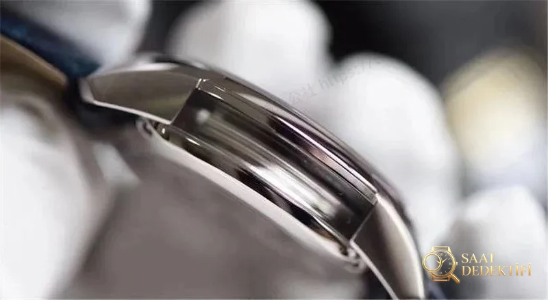 3S Factory Omega De Ville Parlak Mavi ile VS Factory Karşılaştırması - Arka Kapak ve Mekanizma Detayı