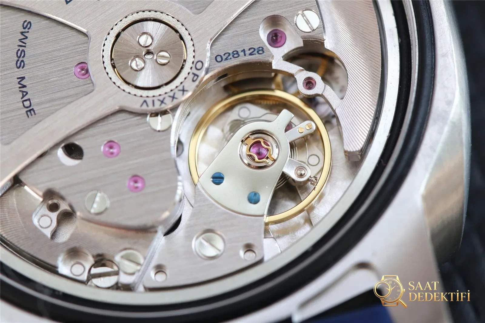 42 MM küçük deniz kralı: VS Panerai 959 mavi bezel gri kadran replikası nasıl olmuş? - Mekanizma Zemberek ve Balans Detayı