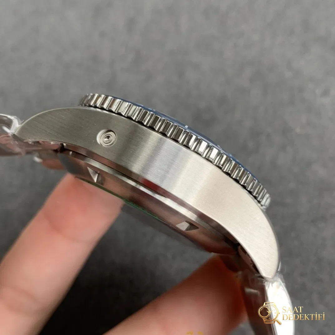 8F Factory Longines Conquest kronograf serisi saat replikası nasıl? Mekanizma gerçeğiyle aynı mı? - Fosfor ve Super-LumiNova Gece Görünümü
