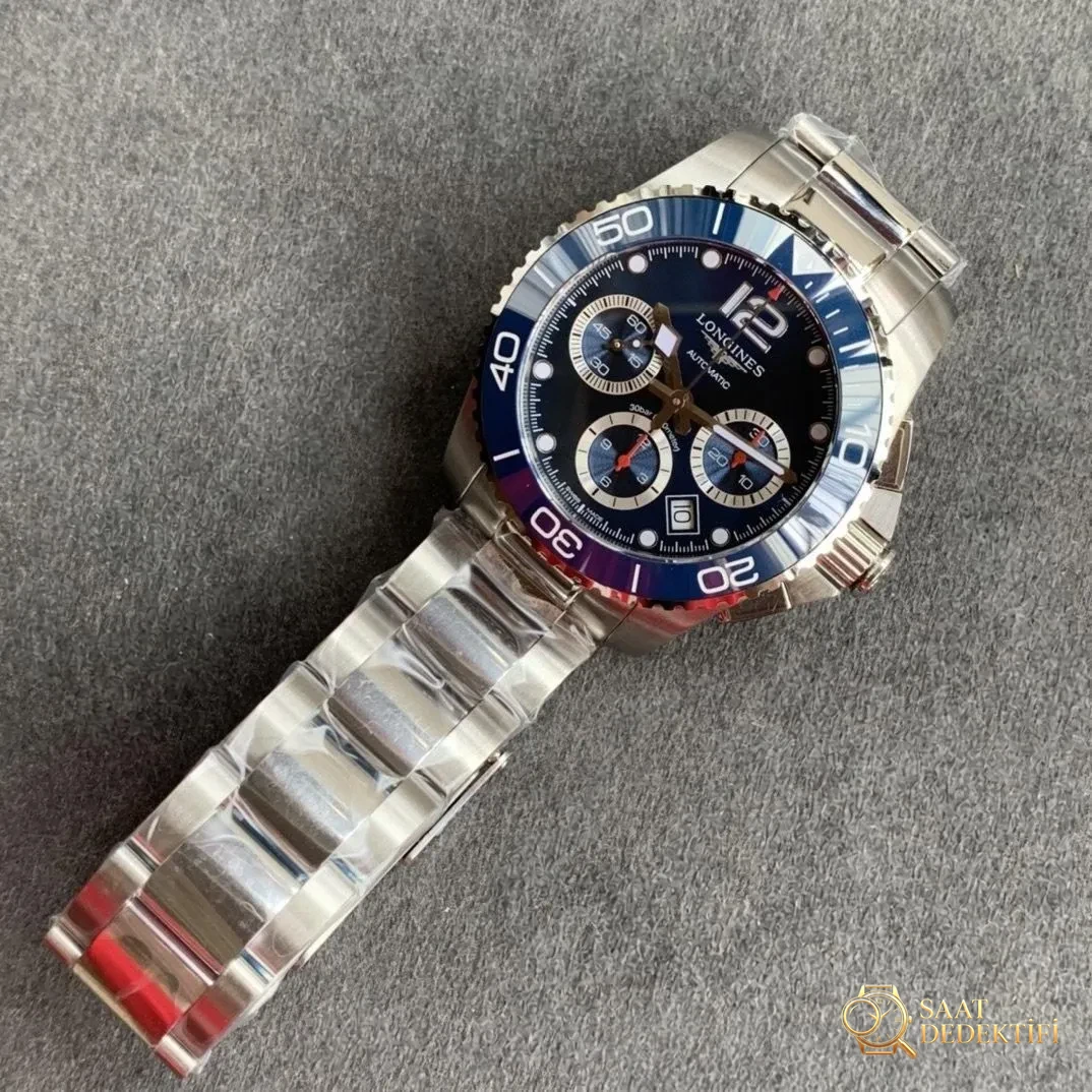8F Factory Longines Conquest kronograf serisi saat replikası nasıl? Mekanizma gerçeğiyle aynı mı? - Yan Profil ve Kordon Bağlantısı