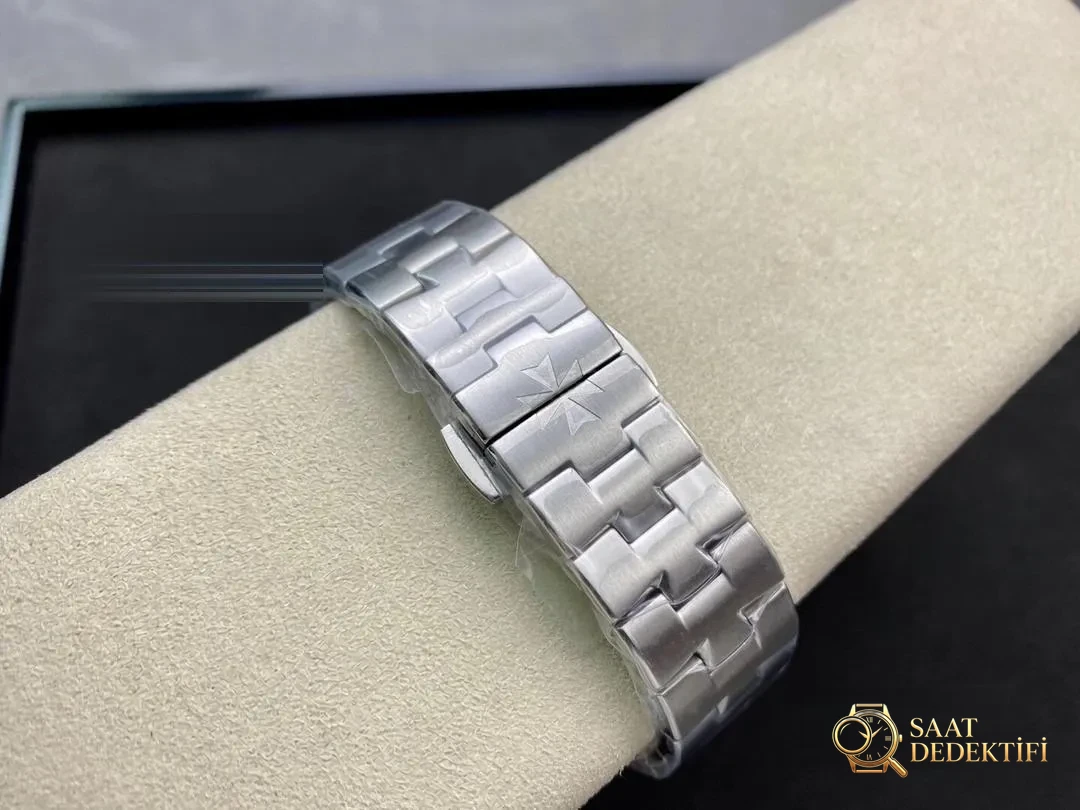 8F Factory Vacheron Constantin Overseas Chronograph 5500V replika saatin kalitesi nasıl? - Kasa Çeliği ve Polisaj Kalitesi