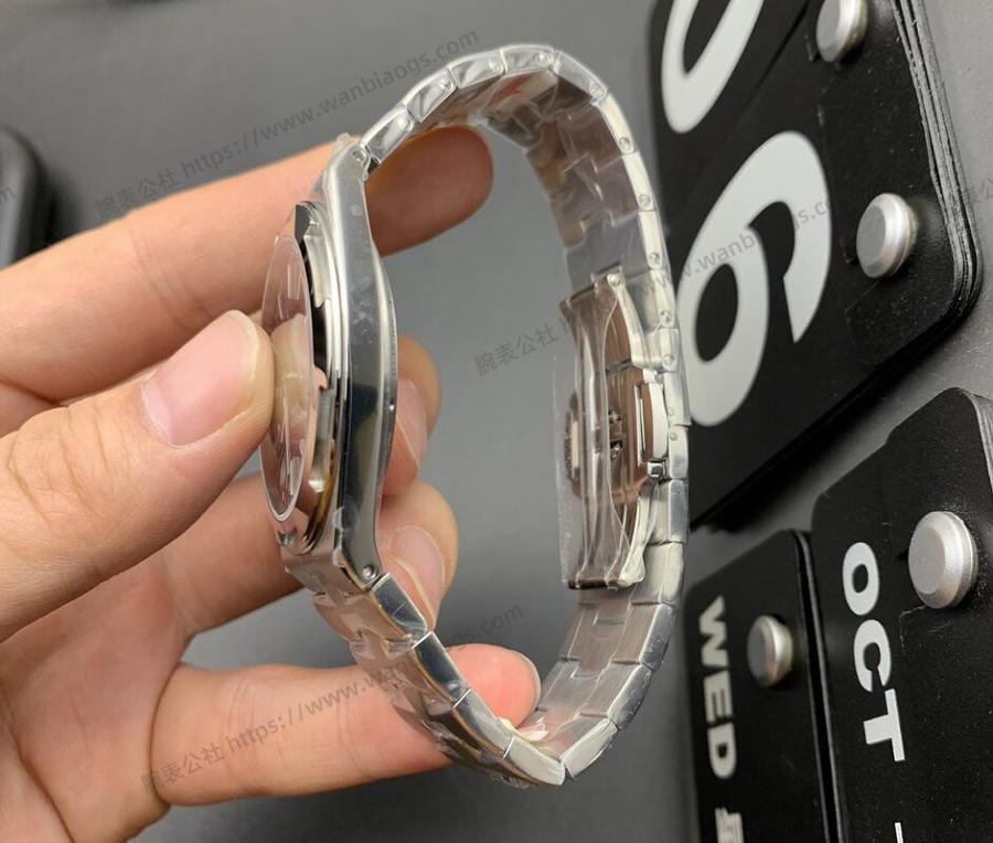 8F Factory Vacheron Constantin Overseas Ultra İnce Serisi Saat İncelemesi — 2. fotoğraf