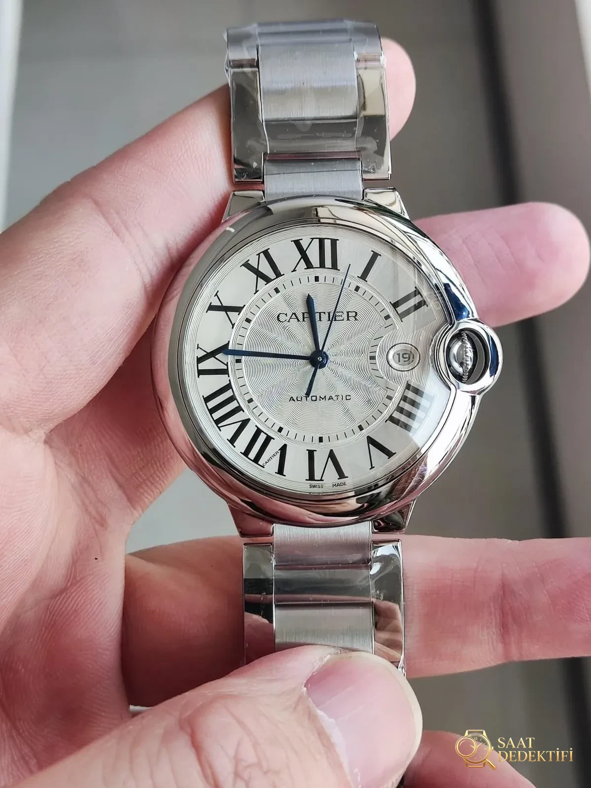 AF Factory Cartier Ballon Bleu 42 mm erkek modelinde dikkat edilmesi gereken birkaç detay - Kadran Detayı ve Bezel İşçiliği