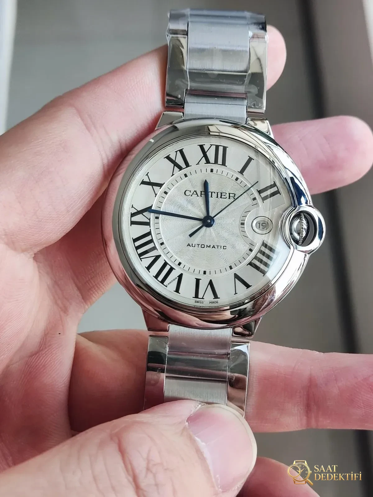 AF Factory Cartier Ballon Bleu 42 mm erkek modelinde dikkat edilmesi gereken birkaç detay - Arka Kapak ve Mekanizma Detayı