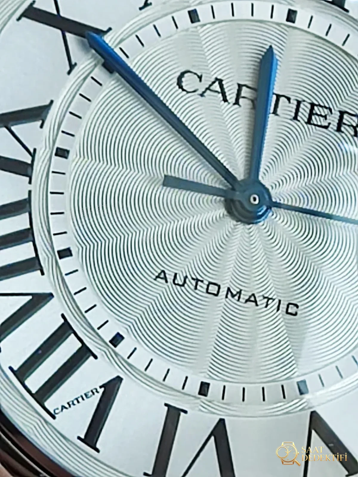 AF Factory Cartier Ballon Bleu 42 mm erkek modelinde dikkat edilmesi gereken birkaç detay - Makro Kadran ve İndeks İşçiliği