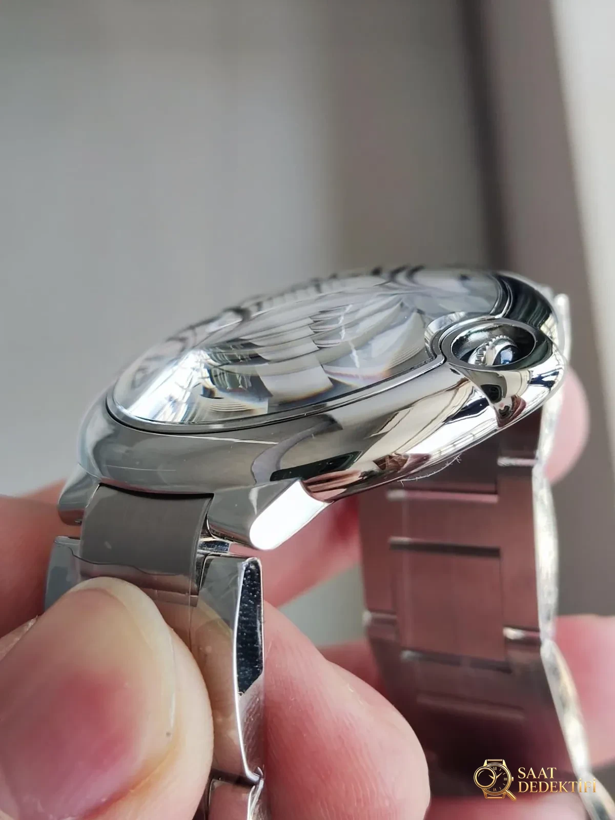 AF Factory Cartier Ballon Bleu 42 mm erkek modelinde dikkat edilmesi gereken birkaç detay - Klips Kilidi ve Lazer Damgalar