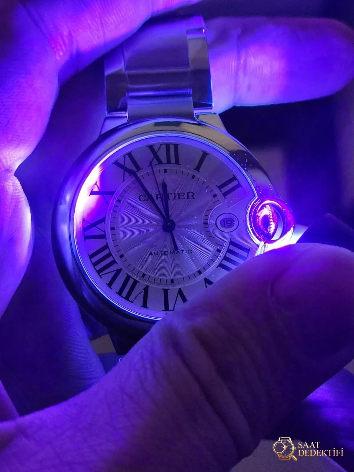 AF Factory Cartier Ballon Bleu 42 mm erkek modelinde dikkat edilmesi gereken birkaç detay - Fosfor ve Super-LumiNova Gece Görünümü