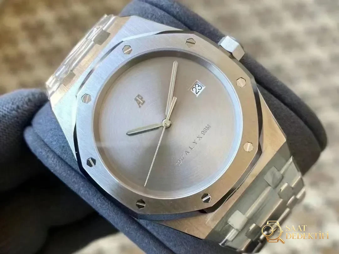 APS Factory Audemars Piguet 15400 Iron Man 1017 ALYX 9SM — модифицированная версия со встроенным механизмом 3120 — детали циферблата и качество изготовления безеля