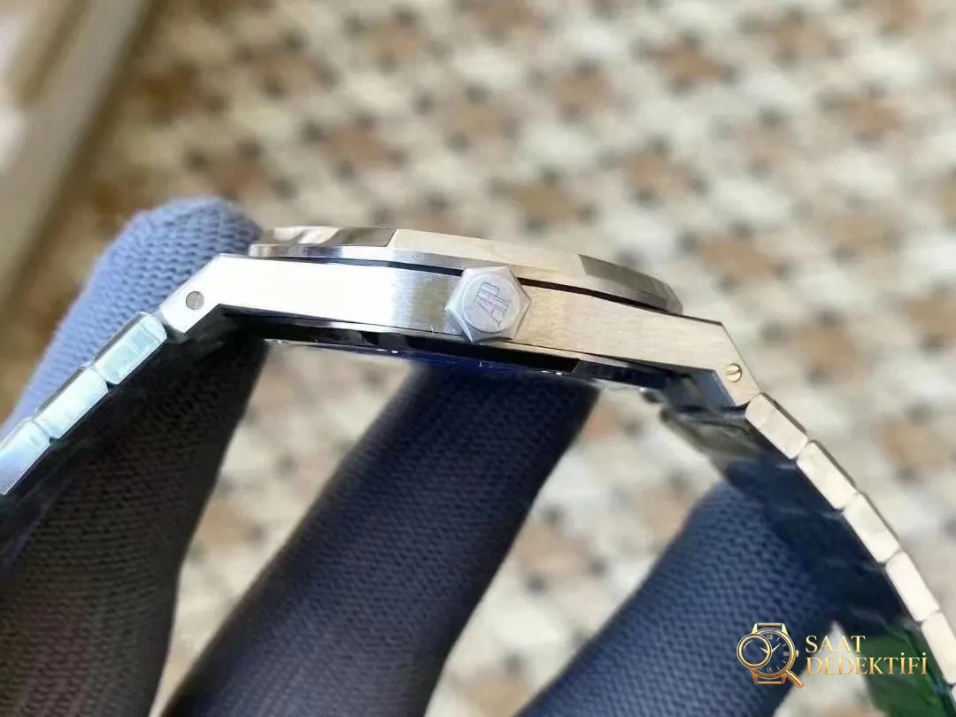 APS Factory Audemars Piguet 15400 Iron Man 1017 ALYX 9SM — модифицированная версия со встроенным механизмом 3120 — макро-циферблат и качество изготовления индексов