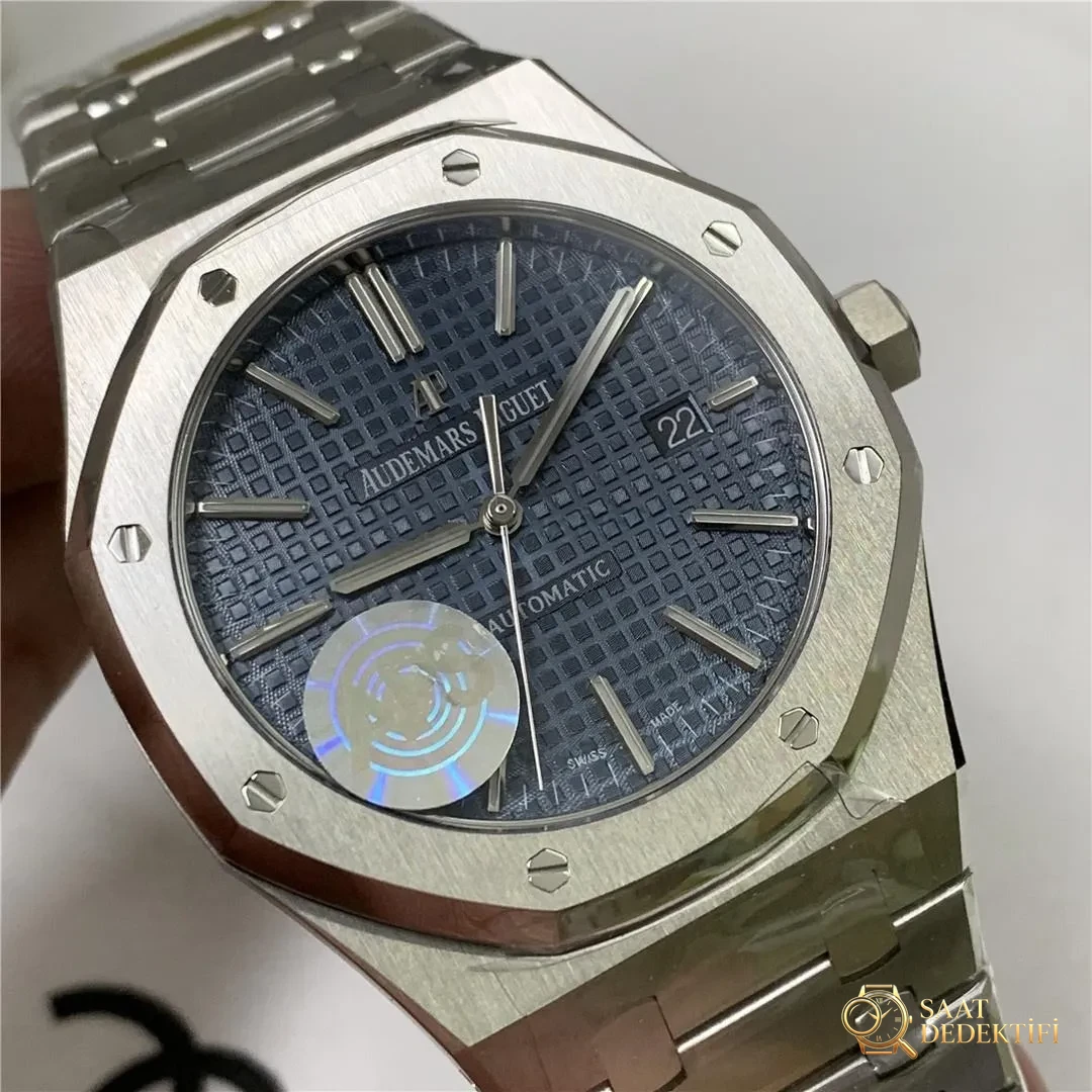 APS Factory Audemars Piguet 15400 tek parça 3120 mekanizmasının işçiliği kusursuza yakın - Arka Kapak ve Mekanizma Detayı