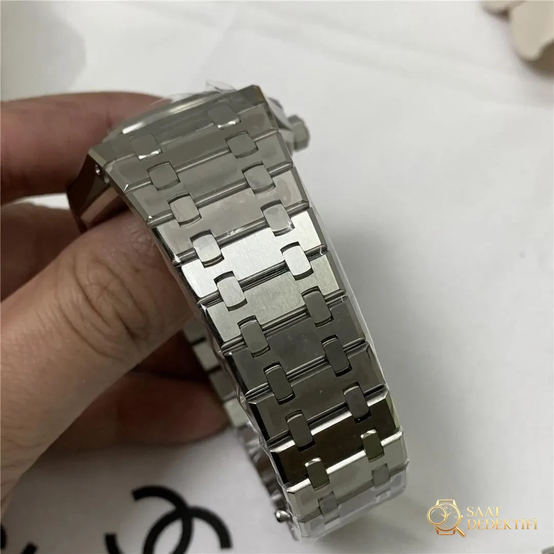 APS Factory Audemars Piguet 15400 tek parça 3120 mekanizmasının işçiliği kusursuza yakın - Genel Açı ve Estetik Duruş