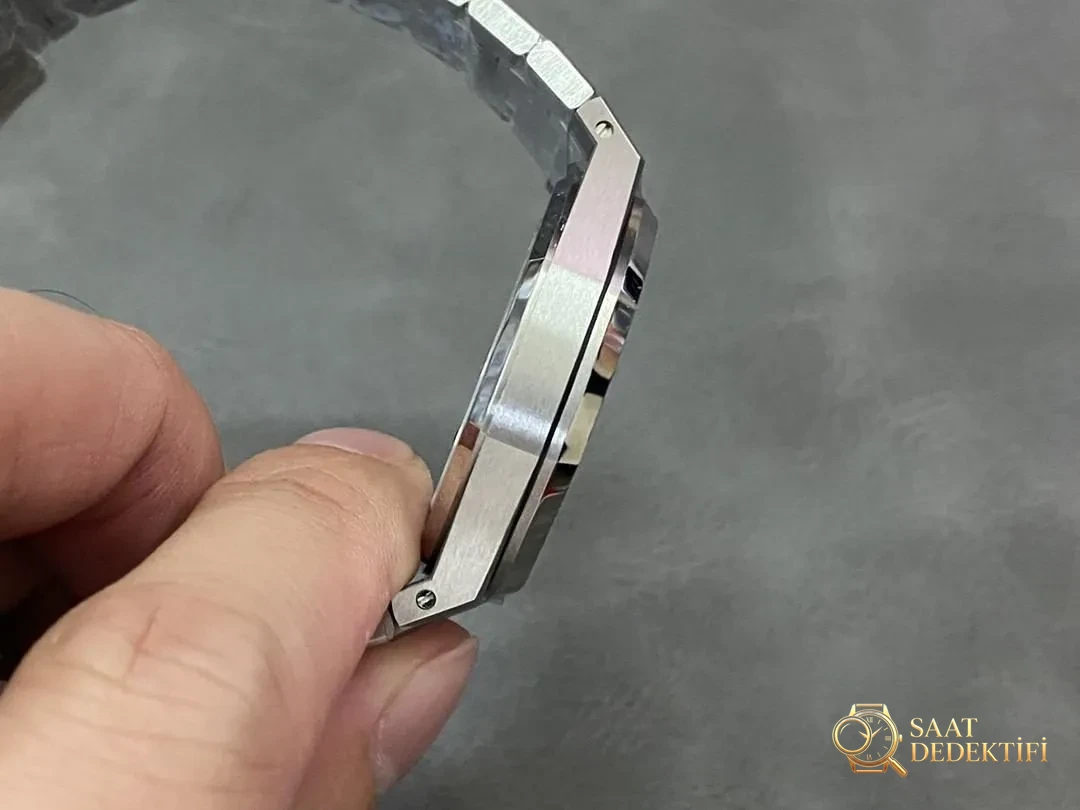 APS Factory Audemars Piguet 15450ST mouvement monobloc 3120 petit diamètre de boîtier de 37 mm, pouvez-vous dire s'il s'agit d'une réplique au premier coup d'œil ? - Clip Lock et tampons laser