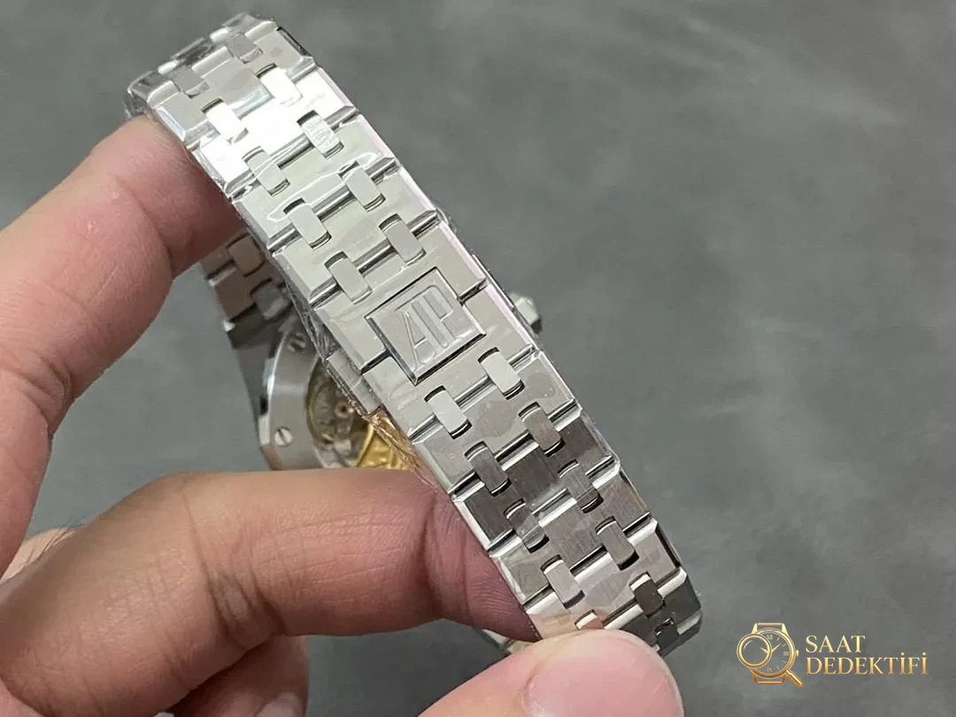 APS Factory Audemars Piguet 15450ST mouvement monobloc 3120 petit diamètre de boîtier de 37 mm, pouvez-vous dire s'il s'agit d'une réplique au premier coup d'œil ? - Ressort principal du mécanisme et détail de l'équilibre