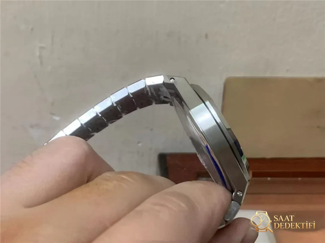 APS Factory Audemars Piguet 15500 V3 kadranı ışıma desenli ve başka nelerle güncellendi? - Klips Kilidi ve Lazer Damgalar