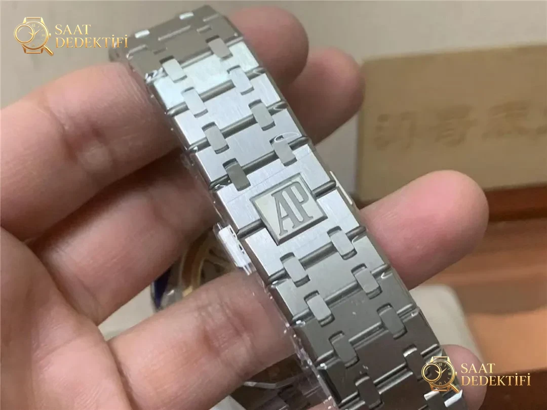 APS Factory Audemars Piguet 15500 V3 kadranı ışıma desenli ve başka nelerle güncellendi? - Fosfor ve Super-LumiNova Gece Görünümü