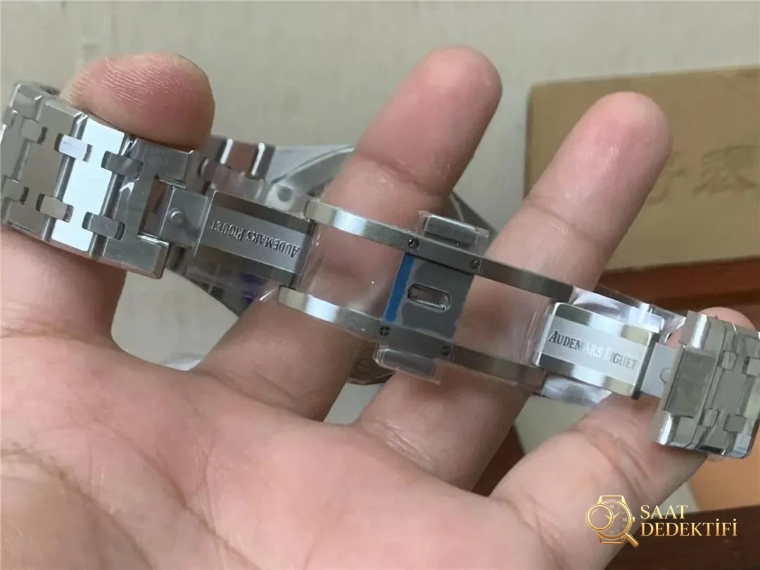 APS Factory Audemars Piguet 15500 V3 kadranı ışıma desenli ve başka nelerle güncellendi? - Mekanizma Zemberek ve Balans Detayı