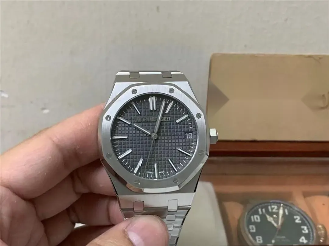 APS Factory Audemars Piguet 15510 gerçek 4302 tek parça mekanizma karşılaştırması: ZF Factory ile farkı nerede? - Kadran Detayı ve Bezel İşçiliği