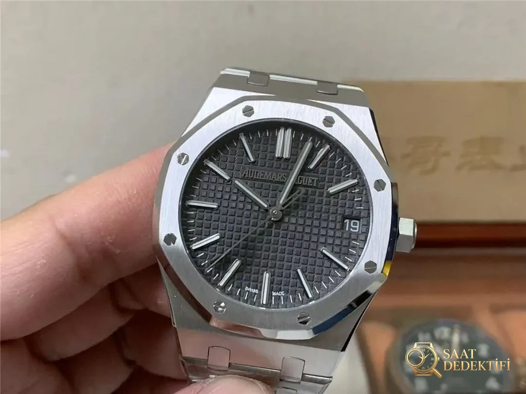 APS Factory Audemars Piguet 15510 gerçek 4302 tek parça mekanizma karşılaştırması: ZF Factory ile farkı nerede? - Kasa Profili ve Kurma Kolu İncelemesi