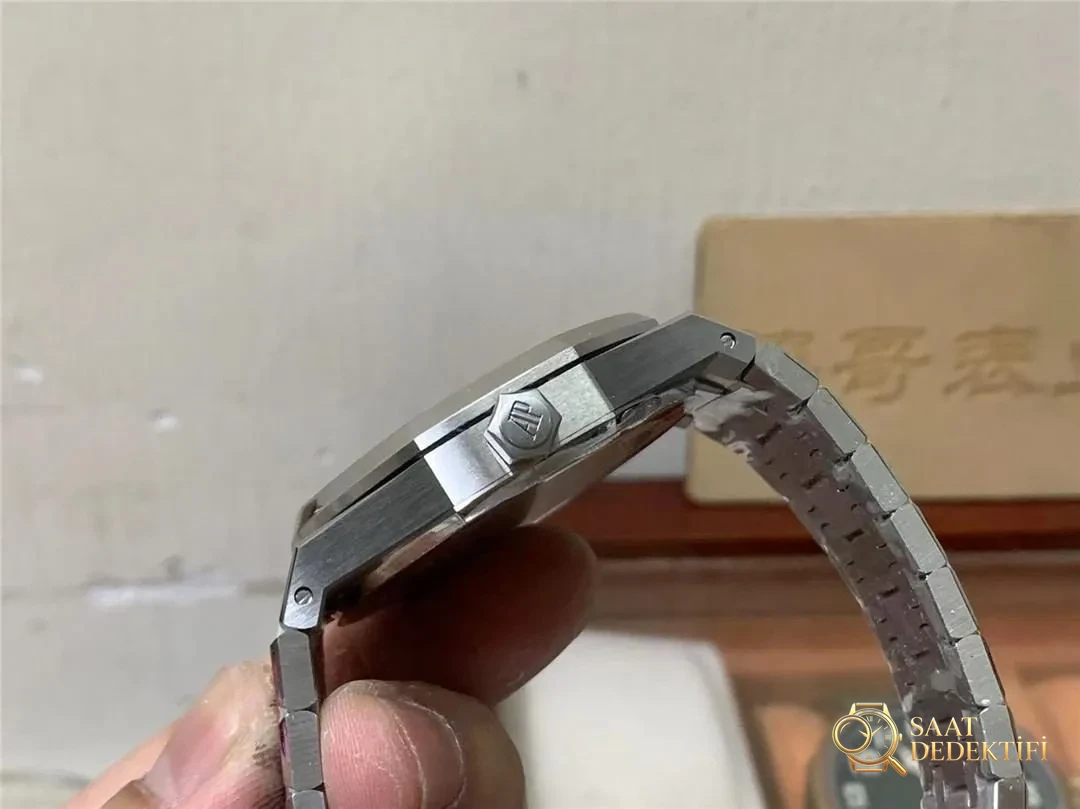 APS Factory Audemars Piguet 15510 gerçek 4302 tek parça mekanizma karşılaştırması: ZF Factory ile farkı nerede? - Fosfor ve Super-LumiNova Gece Görünümü
